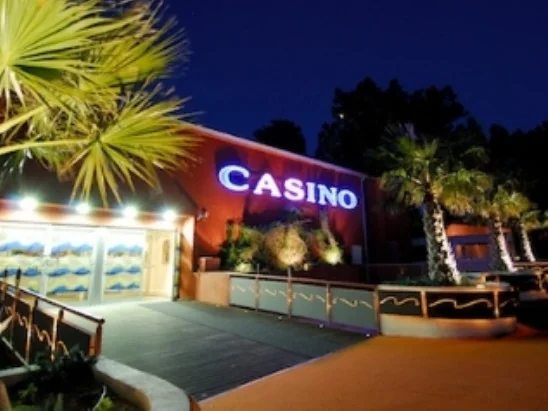 Façade du Stelsia Casino de Collioure, avenue Carignan — Pyrénées-Orientales