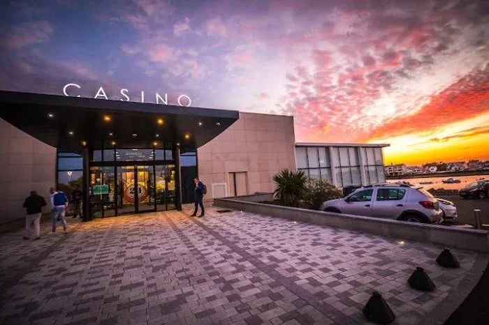 Façade du Casino de Saint-Gilles-Croix-de-Vie, quai Garcie Ferrande — Vendée